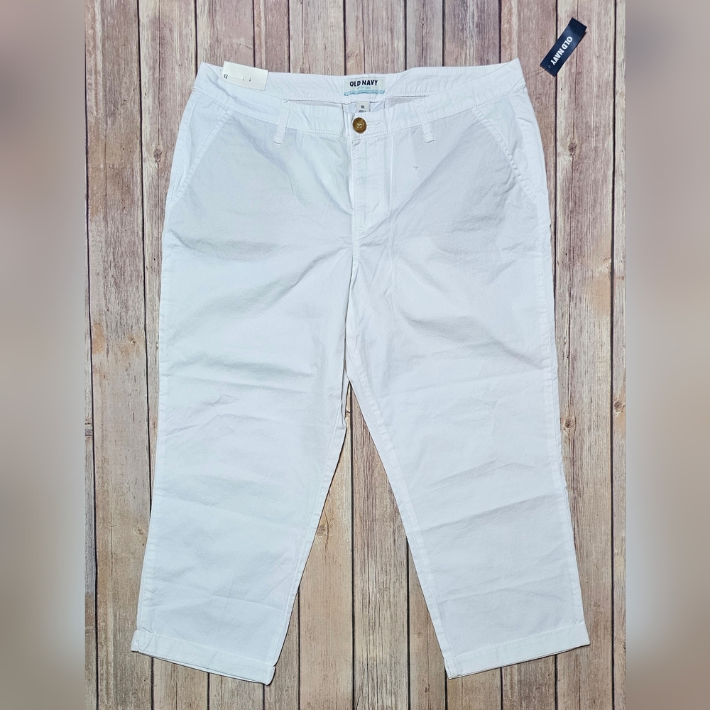 Old Navy NWT White Capri Pants